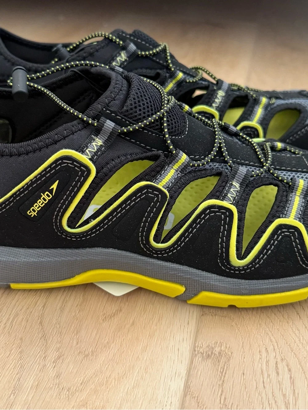 NWT Speedo Men’s Black & Lime Water Shoes Hydrocomfort size 8